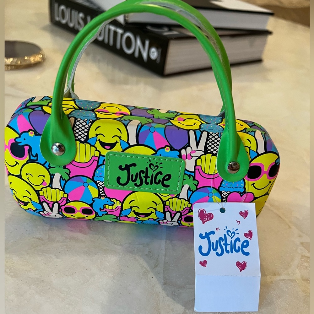 Girls emoji sunglasses case! Brand new from Justice.